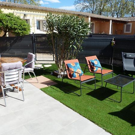Appart Cosy Avec Son Exterieur Chaleureux,Piscine Et Parking Prive Fontvieille Exterior photo