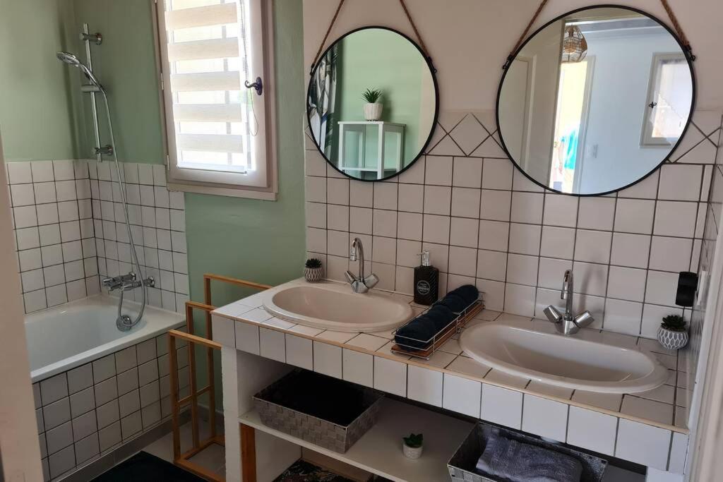 Appart Cosy Avec Son Exterieur Chaleureux,Piscine Et Parking Prive Fontvieille Exterior photo
