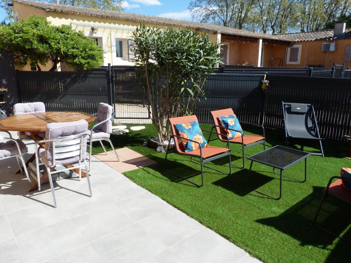 Appart Cosy Avec Son Exterieur Chaleureux,Piscine Et Parking Prive Fontvieille Exterior photo