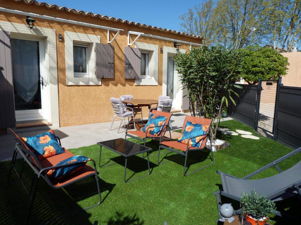 Appart Cosy Avec Son Exterieur Chaleureux,Piscine Et Parking Prive Fontvieille Exterior photo