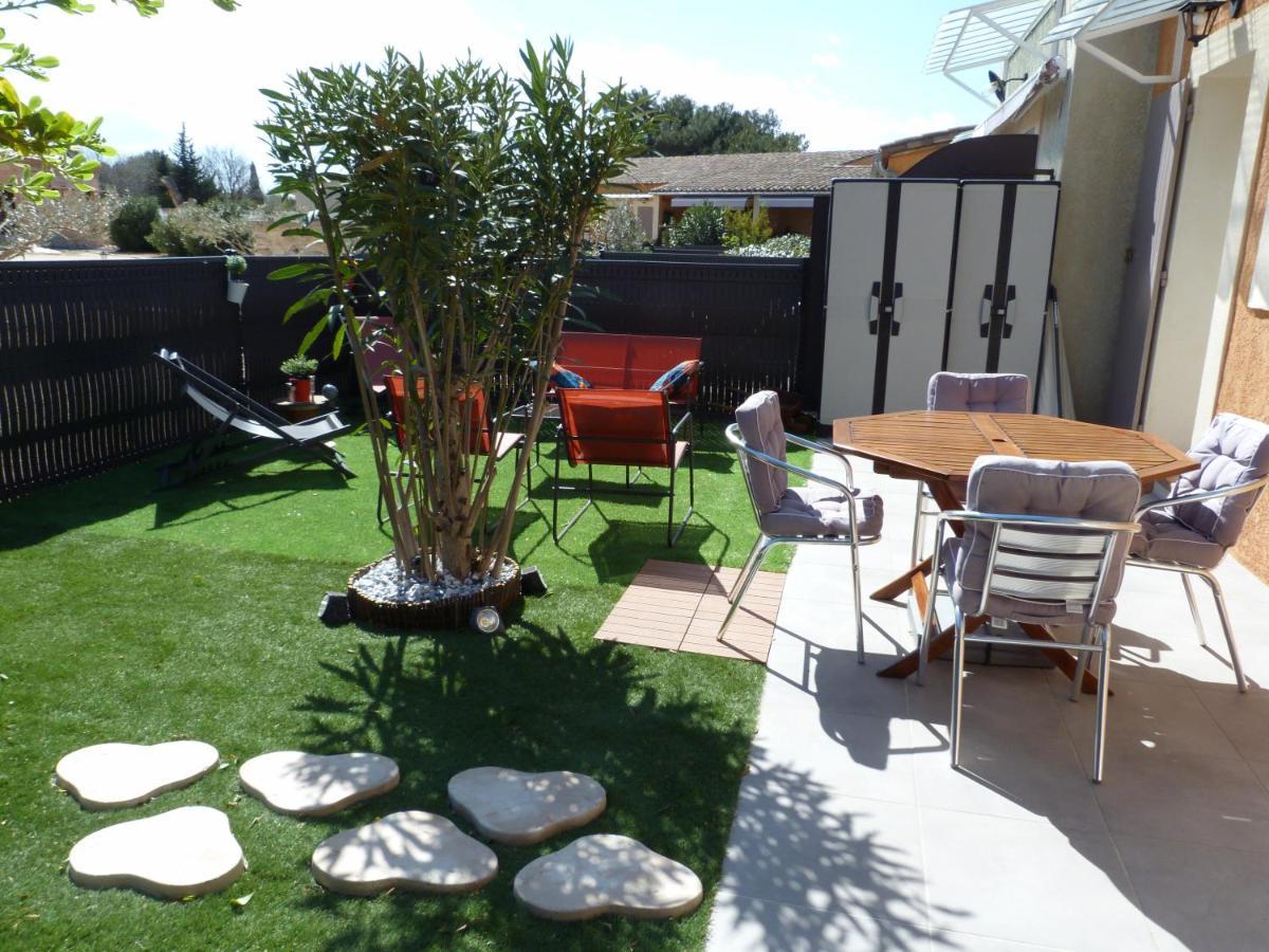 Appart Cosy Avec Son Exterieur Chaleureux,Piscine Et Parking Prive Fontvieille Exterior photo