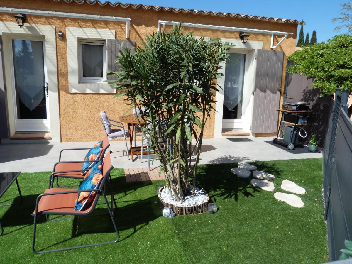 Appart Cosy Avec Son Exterieur Chaleureux,Piscine Et Parking Prive Fontvieille Exterior photo