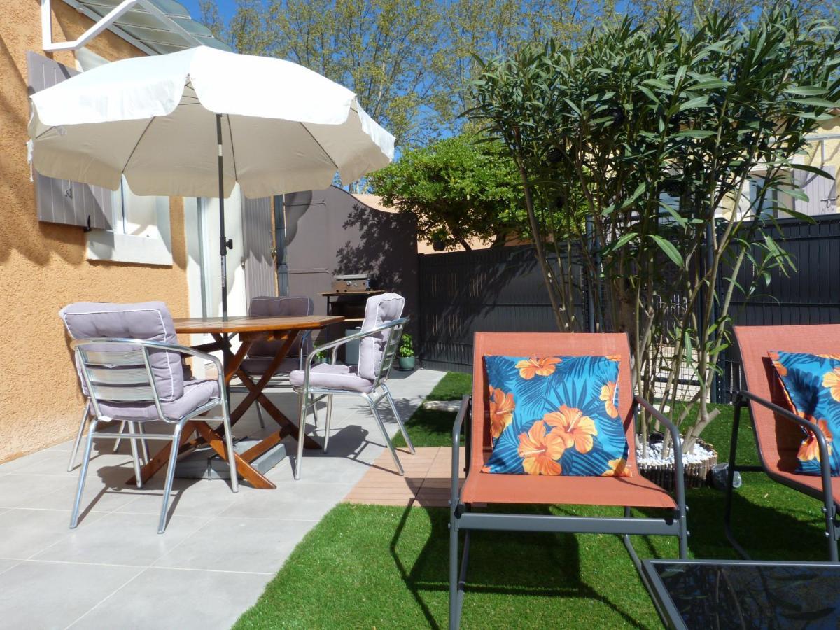 Appart Cosy Avec Son Exterieur Chaleureux,Piscine Et Parking Prive Fontvieille Exterior photo